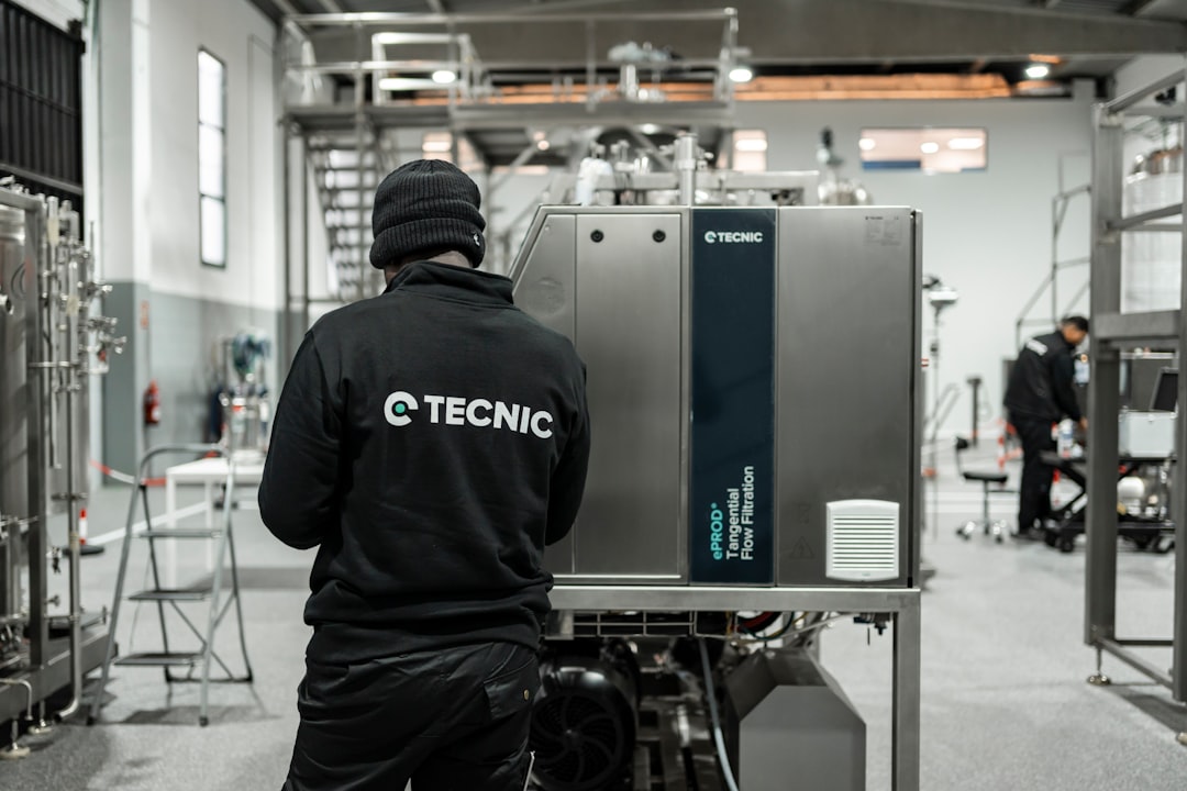 How Automated Cleaning Boosts Sticky Extruder Uptime in 2026